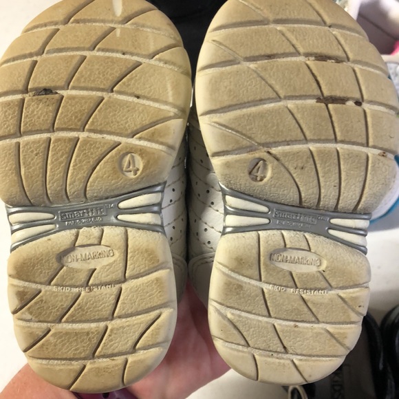 Shoe lot - Picture 6 of 8